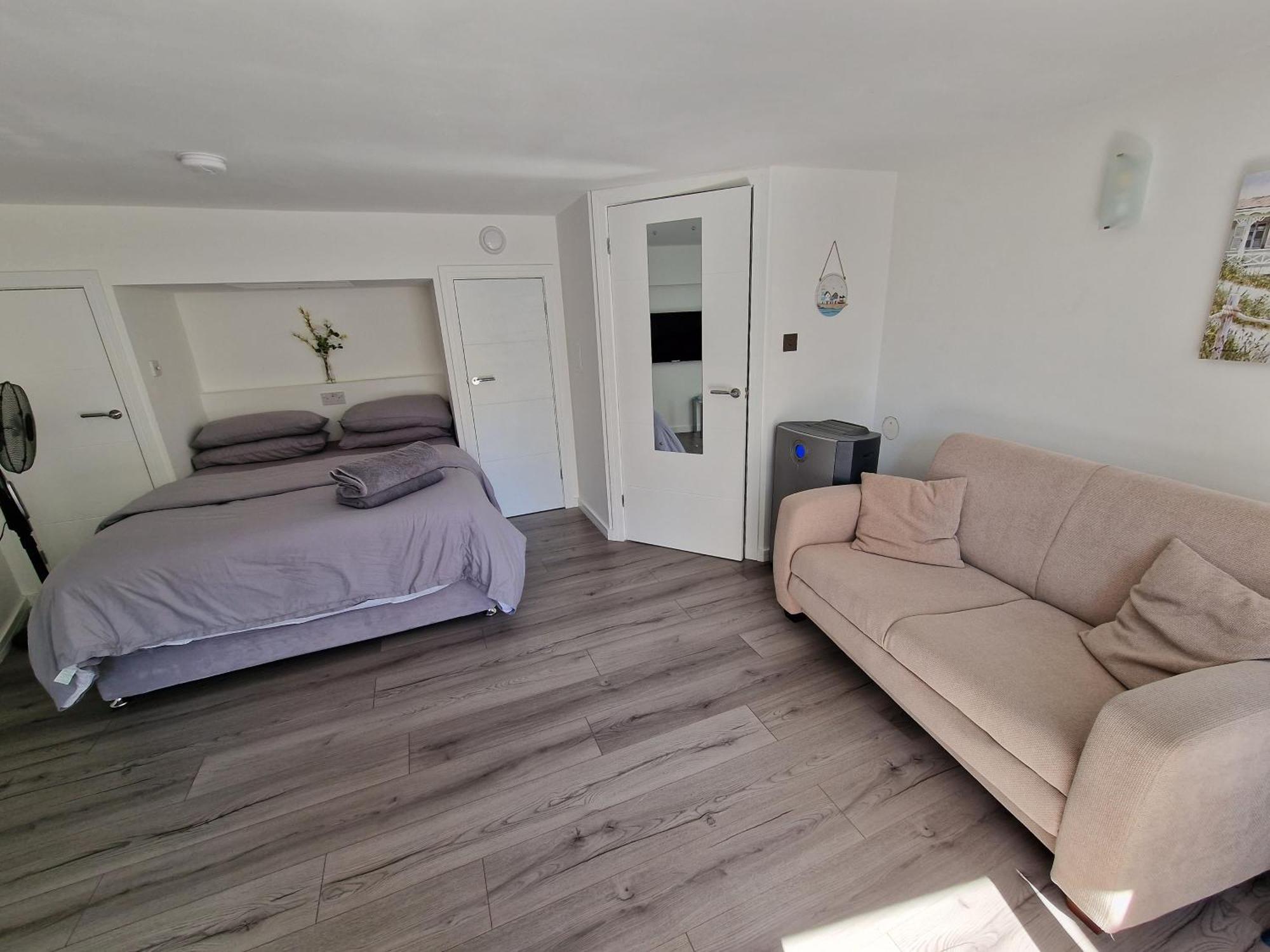 Gf Studio, Secure Parking, Outside Area, Cinema Hurn